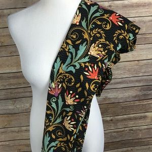 Very HTF Lularoe Black Scroll Floral Leggings TC